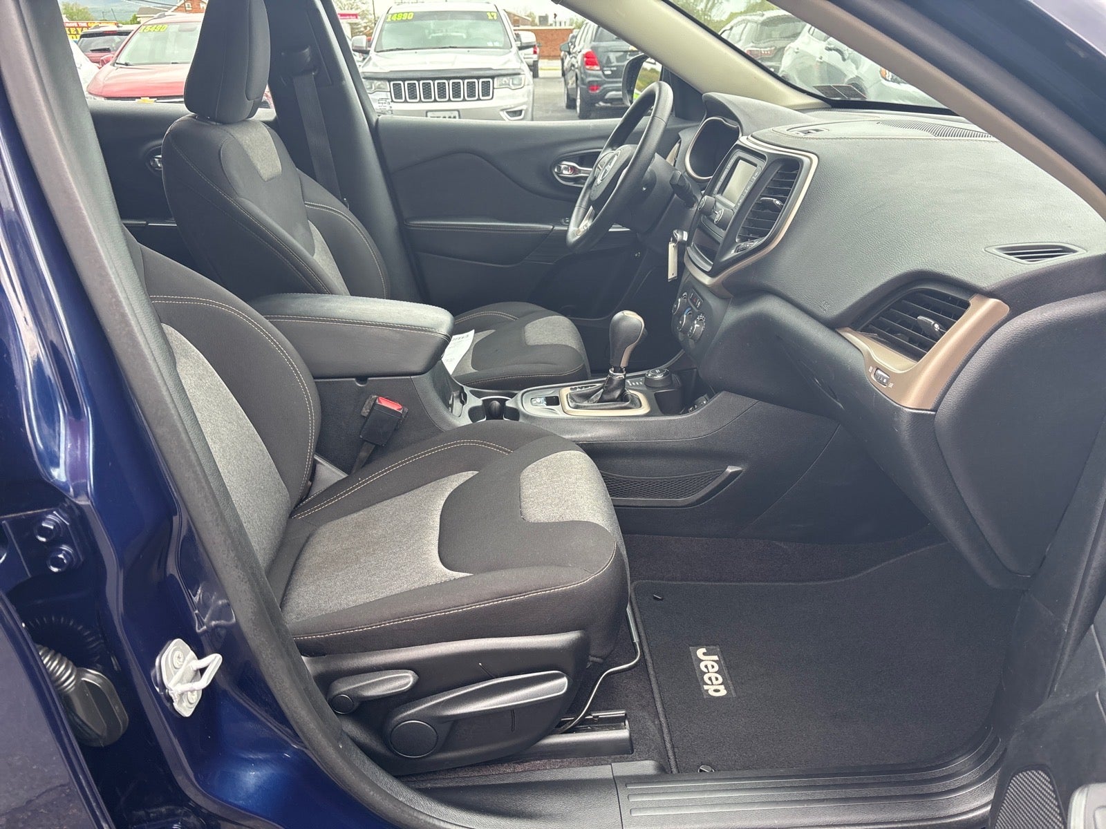2016 Jeep Cherokee Sport