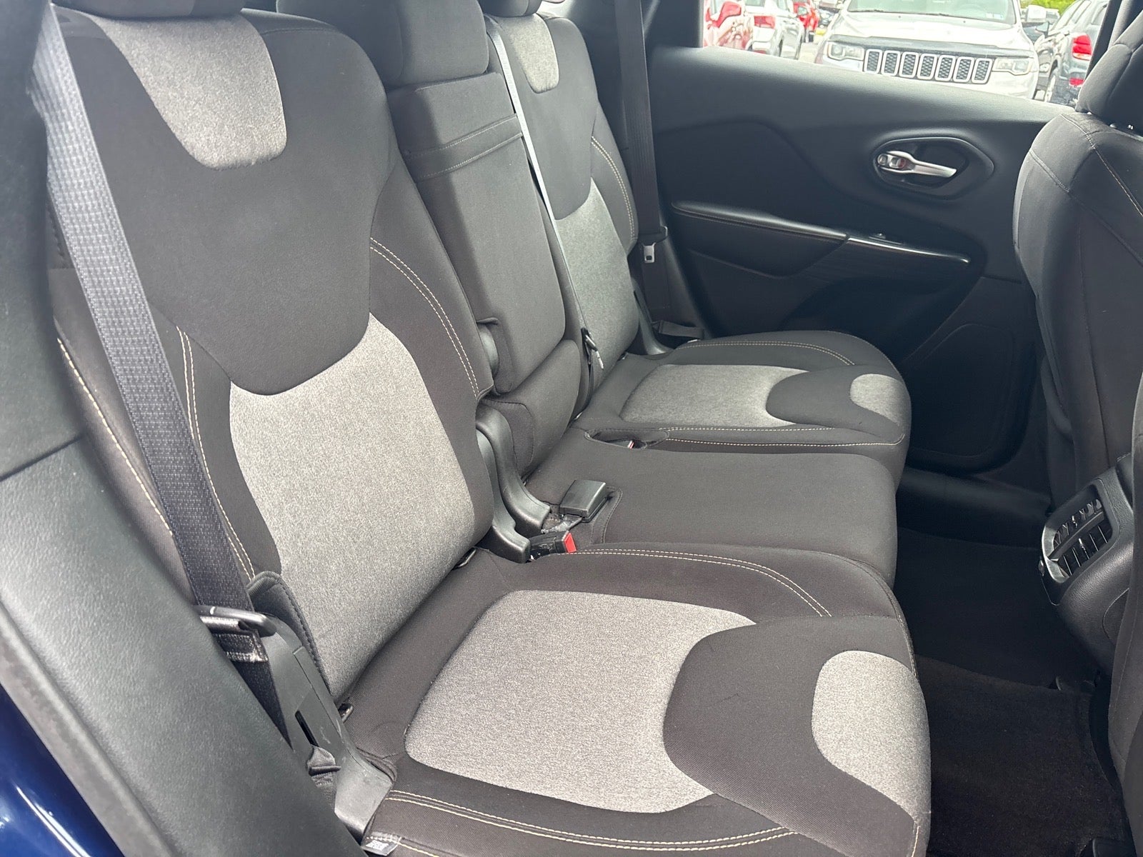 2016 Jeep Cherokee Sport