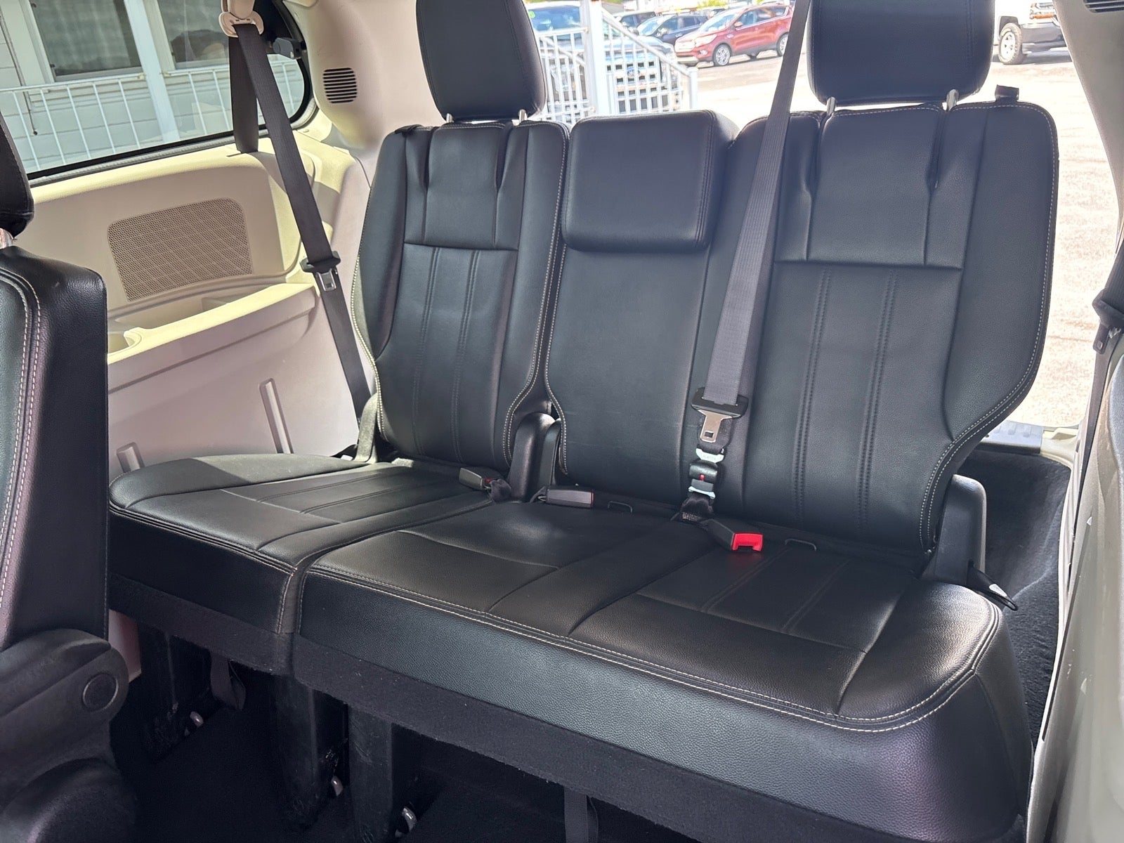 2016 Chrysler Town & Country Touring