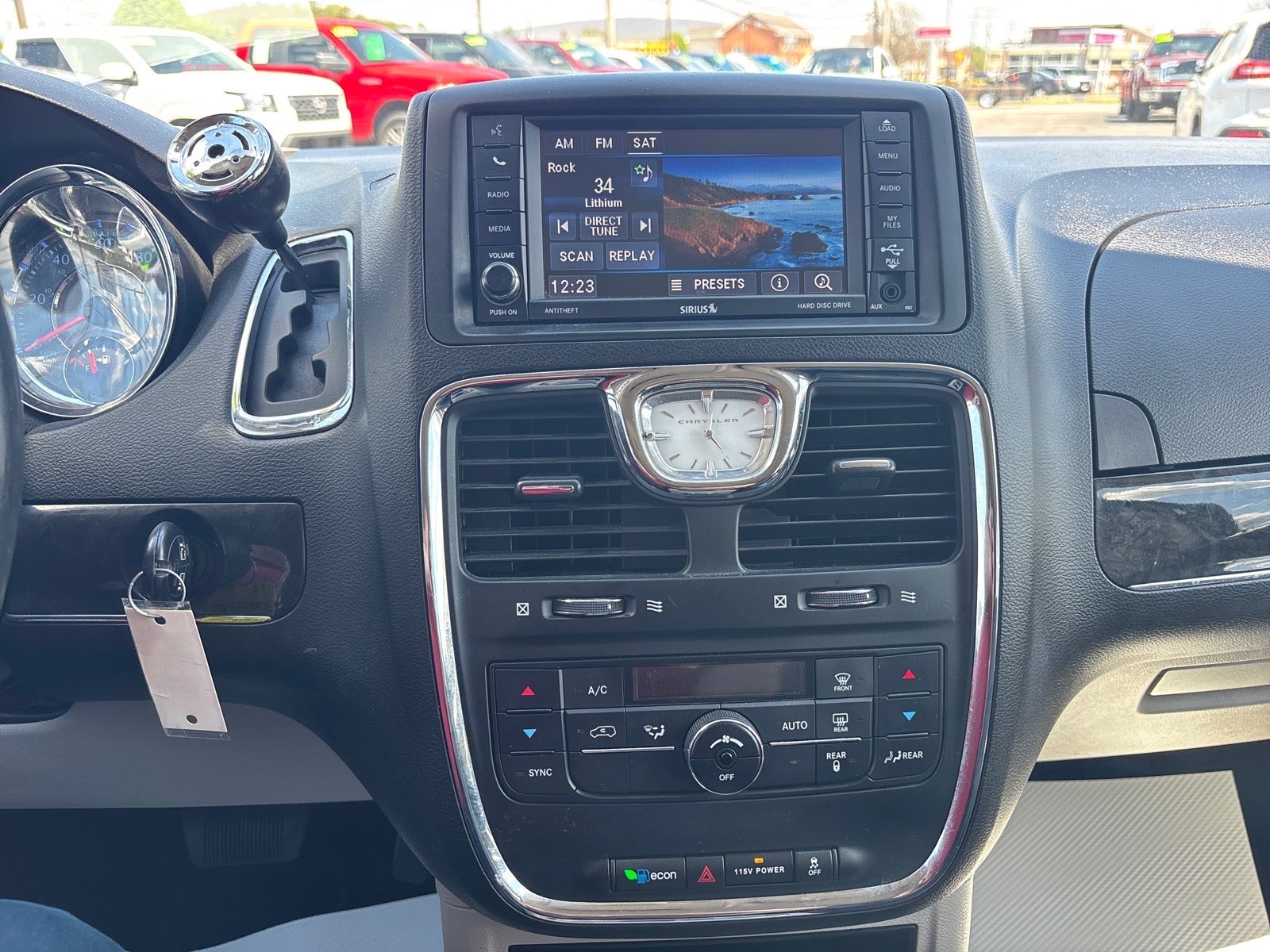 2016 Chrysler Town & Country Touring