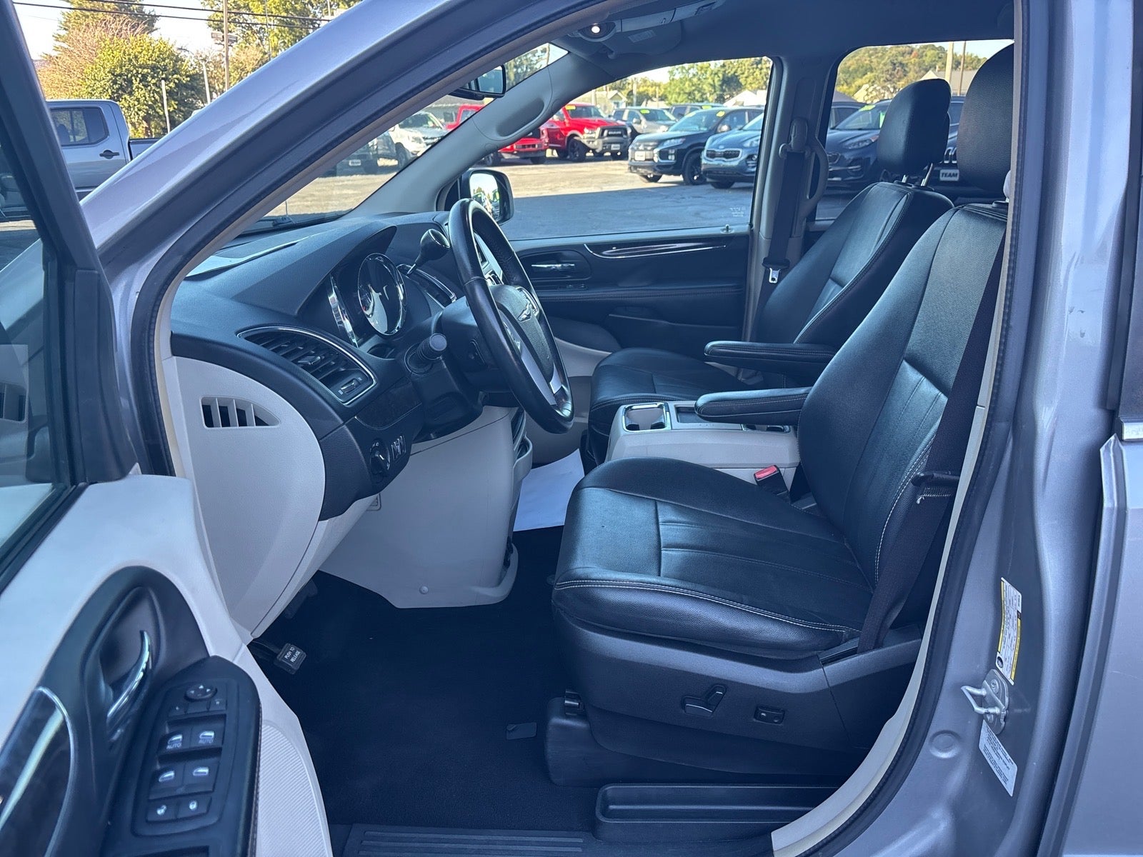 2016 Chrysler Town & Country Touring