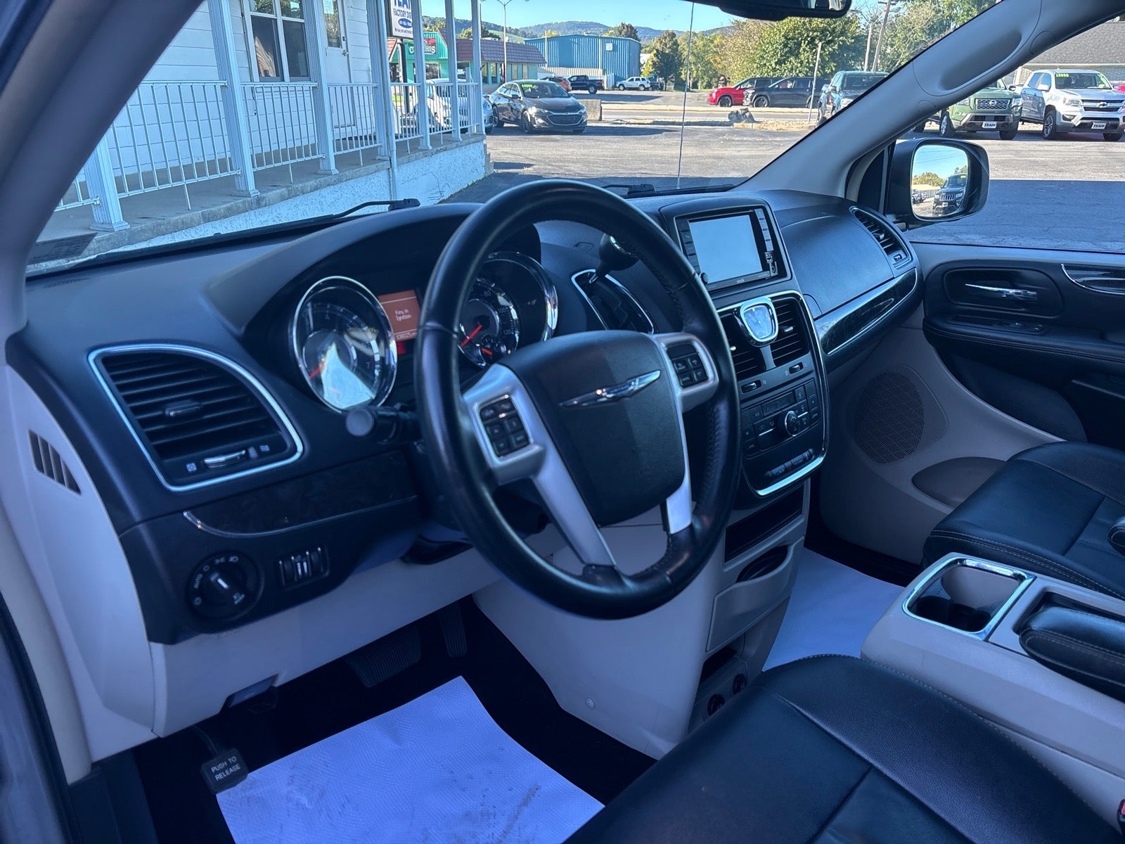 2016 Chrysler Town & Country Touring