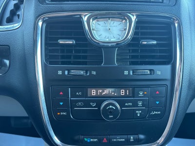 2016 Chrysler Town & Country Touring